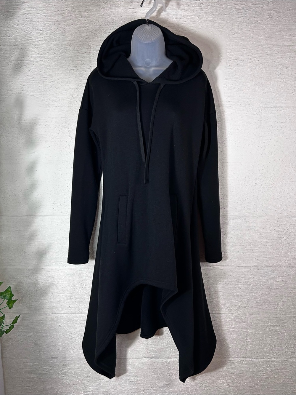 Dungeoness hooded sweater